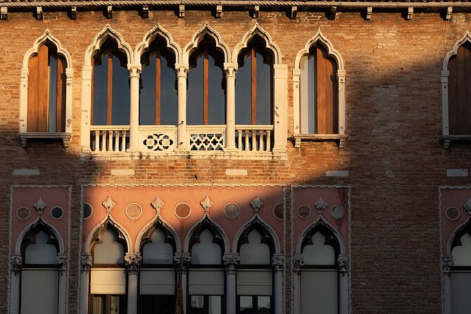 Venice Photography Workshop: The City Through an Artists Eye - Rialto Bridge and the Bustling Rialto Fish Market