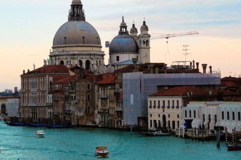 Venice : Private Custom Walking Tour With A Local Guide - Venices Main Sights and Hidden Corners