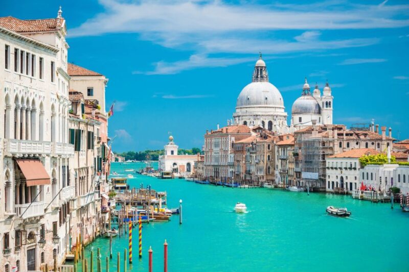 Venice : Private Custom Walking Tour With A Local Guide - The Guides Approach and Expertise