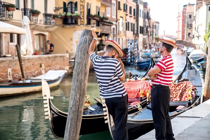 Venice Private Gondola Ride: Explore Hidden Canals and Sights - The Experience of the Grand and the Quieter Canals