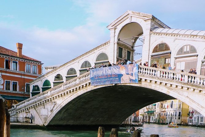 Venice: Private Half Day Guided Tour and Gondola Experience - The 30-Minute Gondola Experience