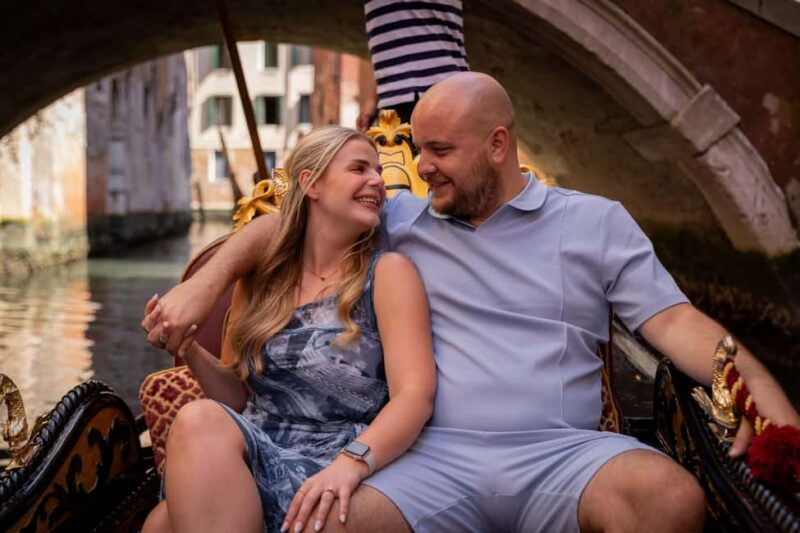 Venice: Private Photoshoot In Gondola - Key Points