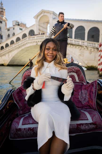 Venice: Private Photoshoot In Gondola - The Cost and How to Access the Discount