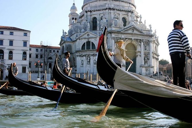 Venice: Private Serenade Gondola Tour - 30 minutes - The Experience of a Live Serenade in Venice