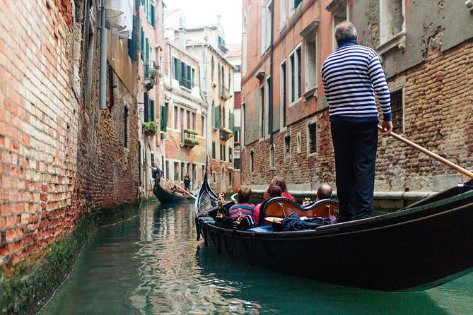 Venice: Private Serenade Gondola Tour - 30 minutes - Cost and Booking Considerations