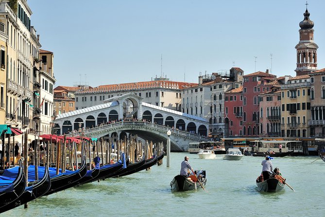 Venice: Private Serenade Gondola Tour - 30 minutes - The Value of a Private Gondola Serenade in Venice
