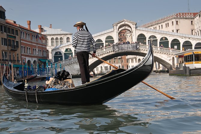 Venice Private Tour for Families with Gondola Ride - The Charm of a Private Gondola Ride