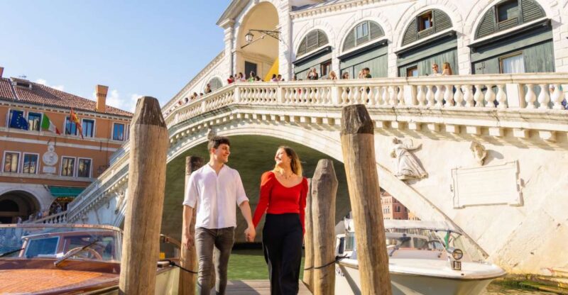 Venice: Professional Photoshoot at the Rialto Bridge - Capture Venice’s Iconic Rialto Bridge with a Professional Photoshoot
