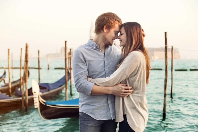 Venice: Romantic Photoshoot for couples - Starting Point at the Baglioni Hotel Luna