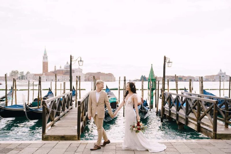 Venice: Romantic Photoshoot for couples - Flexibility for Special Moments, Including Proposals