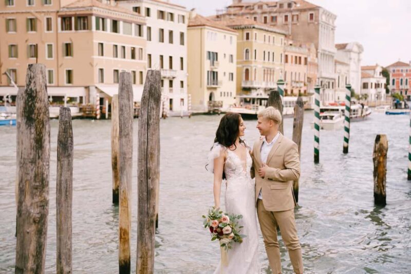 Venice: Romantic Photoshoot for couples - Physical Accessibility and Group Size