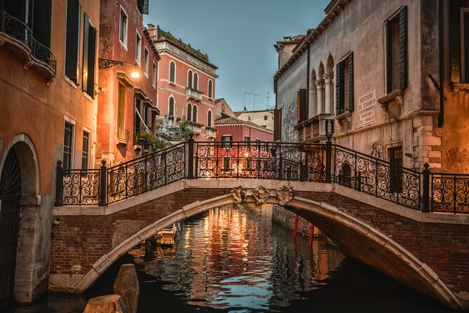 Venice Scavenger Hunt and Best Landmarks Self-Guided Tour - Using the World City Trail App for an Interactive Exploration