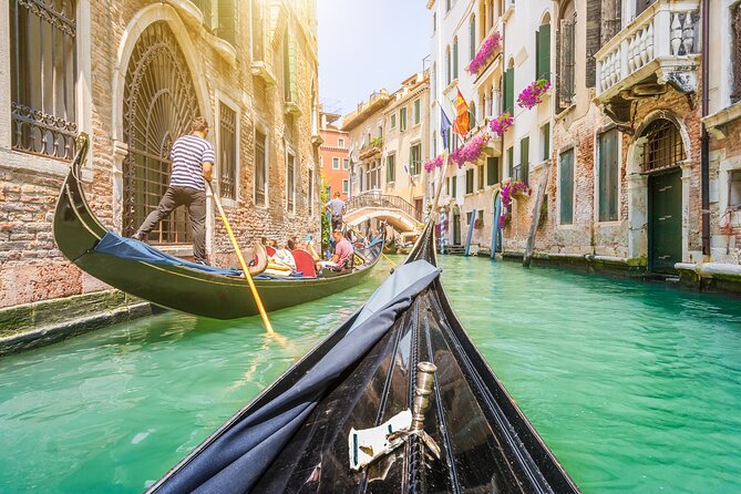 Venice Shared Gondola Ride: 30 Minutes through Grand Canal - Passing Through Iconic Canals and Bridges