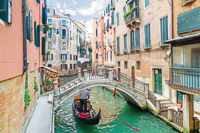 Venice Shared Gondola Ride: 30 Minutes through Grand Canal - Practical Details and Considerations
