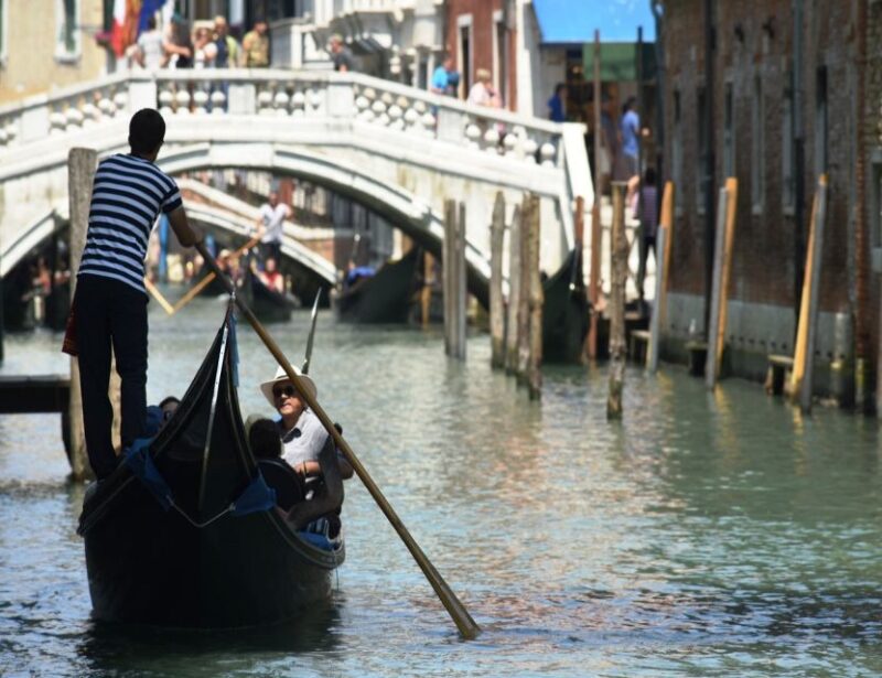 Venice: Shared Gondola Ride - The Role and Skills of the Gondolier