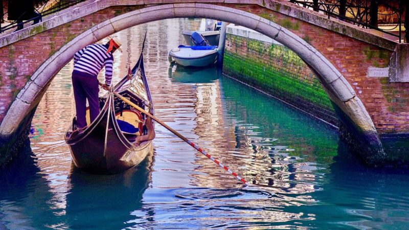 Venice: Shared Gondola Ride through the Lagoon City - The Experience of the Gondola Ride Itself