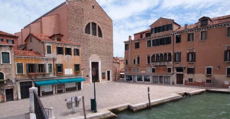 Venice: Sightseeing Tour with a Local Guide - Discovering Venice’s Historic Districts and Main Squares