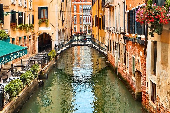 Venice Sightseeing Walking Tour with a Local Guide - Exploring San Pantalon Church and Its Artistic Significance