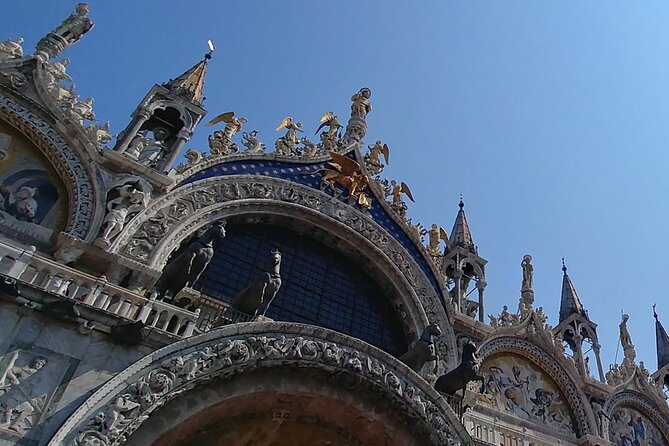 Venice Small Group Tour with Exclusive Entry to St Mark Basilica - Crossing the Rialto Bridge