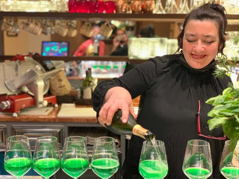 Venice: Spritz Walking Tour with 4 Spritzes and Local Tapas - Venetian Cicchetti: More Than Just Bites