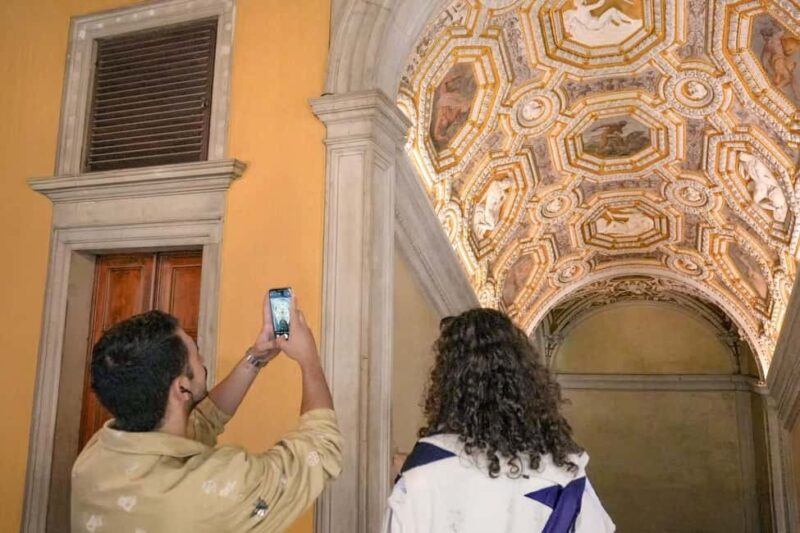 Venice: St. Mark's, Doge's Palace, Rialto, and Gondola Tour - Enjoying Free Time and Authentic Venetian Flavors