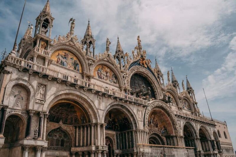 Venice: St Mark's Square & Basilica Priority Entrance & Tour - Meet Your Guide in Piazza San Marco