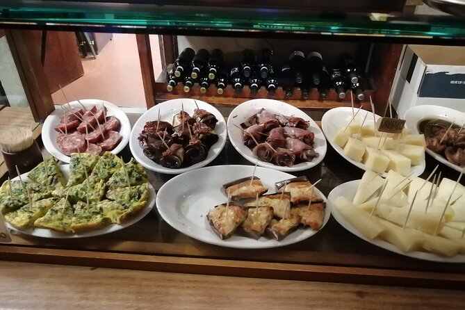 Venice Street Food and Sightseeing Small Group Tour - Admiring Venetian Landmarks Along the Grand Canal