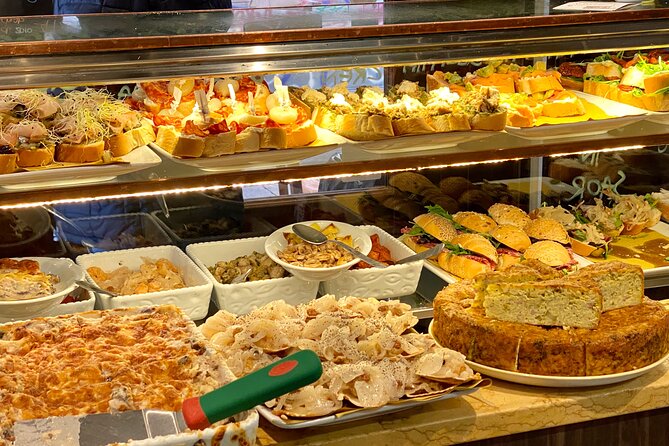 Venice Street Food and Sightseeing Small Group Tour with a Native Guide - Crossing Venice’s Iconic Landmarks