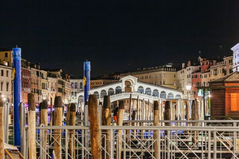 Venice: The Ghost & Legends Walking Tour - Practical Details: Meeting Point and Accessibility