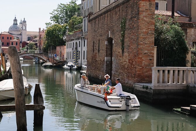 Venice: The Hidden Canals on Electric Boat - Food, Drinks, and Extra Touches