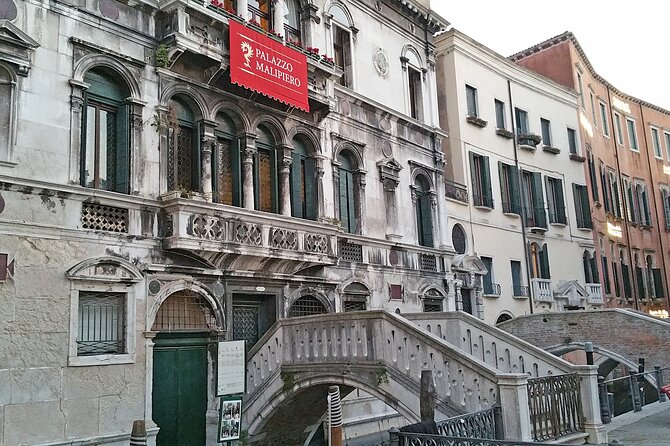 Venice Top attractions Walking Tour along the Canals with Local Guide - Key Points