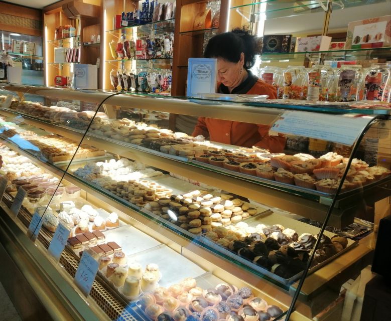 Venice: Traditional Cafés and Pastry Shops Walking Tour - Practical Details: Meeting Point and Group Sizes