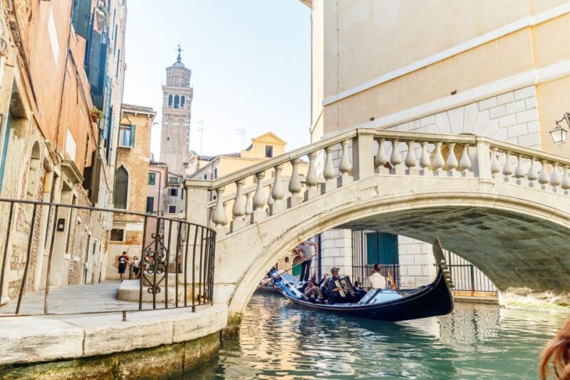 Venice: Traditional Shared Gondola Ride - The Gondolier: Traditional and Professional