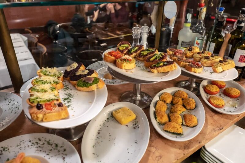 Venice: Venetian Style Carnival Pub Crawl - Discover Venice’s Water-Logged Nightlife with a Venetian-Style Pub Crawl