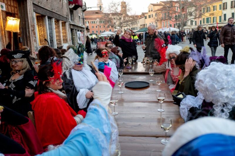 Venice: Venetian Style Carnival Pub Crawl - Visiting Authentic Venetian Bacari