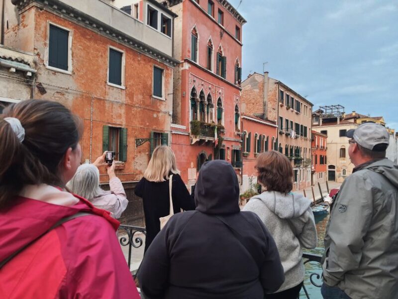 Venice: Walking Guided Tour of the City Must-See Sites - Visiting the House of Marco Polo and Notable Churches