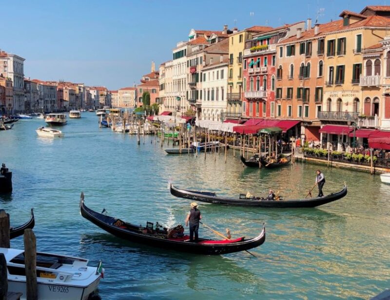 Venice Walking Tour from St. Mark's to Rialto Bridge - Explore Venices Iconic Landmarks with a Compact Guided Walk