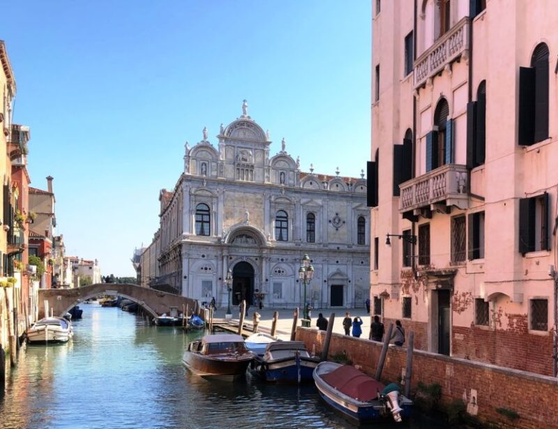 Venice Walking Tour from St. Mark's to Rialto Bridge - Exploring Venices Historic Bridges and Buildings