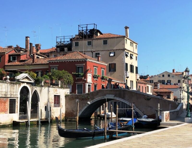 Venice Walking Tour from St. Mark's to Rialto Bridge - Meeting Points and Tour Logistics