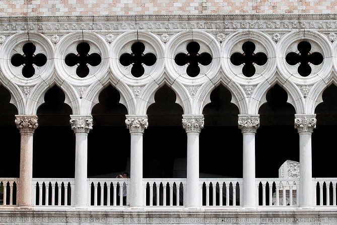 Venice Walking Tour plus Skip the Lines Doge's Palace and St Mark's Basilica Tours - The Experience’s Pacing and Duration