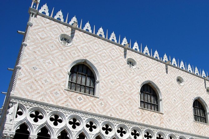 Venice Walking Tour plus Skip the Lines Doge's Palace and St Mark's Basilica Tours - Booking and Accessibility