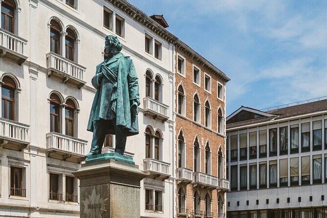 Venice Walking Tour with Gondola Ride Experience - Logistics and Practical Tips