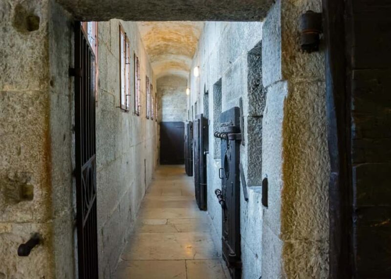 Venice: Winter Pass Top Attractions & City Walking Tour - Key Points