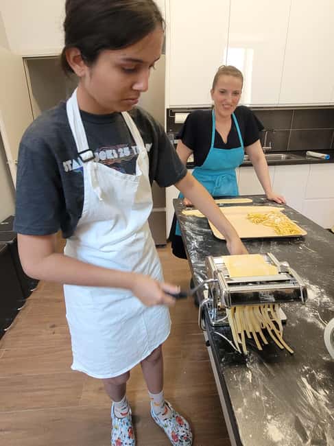Verona: Authentic Pasta Class In A Family Home Kitchen - The Group Size and Atmosphere