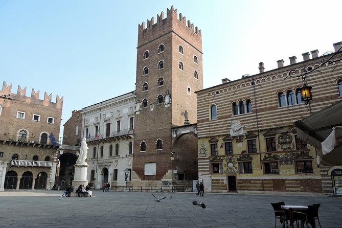 Verona : City Center Walking Tour with expert Local Guide - Explore Veronas Historic City Center with an Expert Guide
