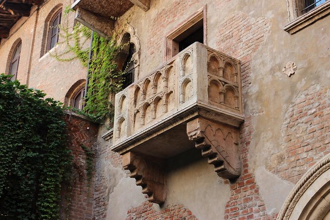 Verona : City Center Walking Tour with expert Local Guide - Key Points