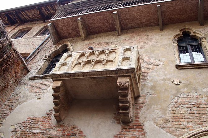 Verona City Sightseeing Walking Tour of Must-See Sites with Local Guide - Dante’s Square and the Graves of Verona’s Lords