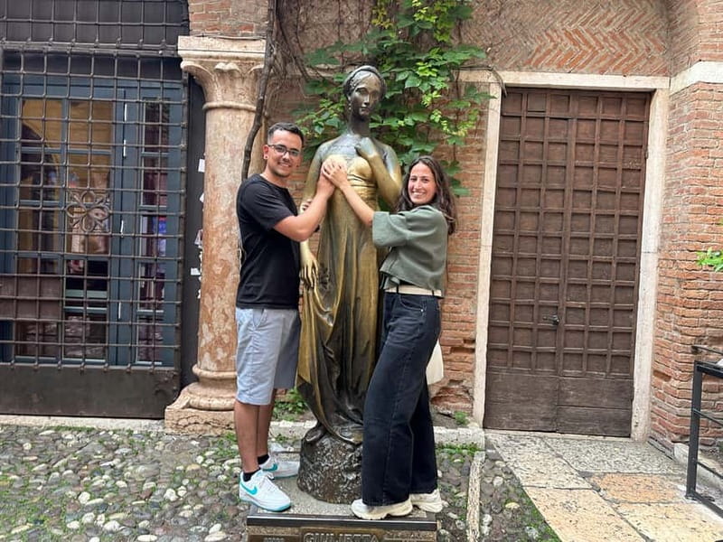 Verona: Guided Small Group Walking Tour of the City of Love - Practical Details: Group Size, Duration, and Accessibility