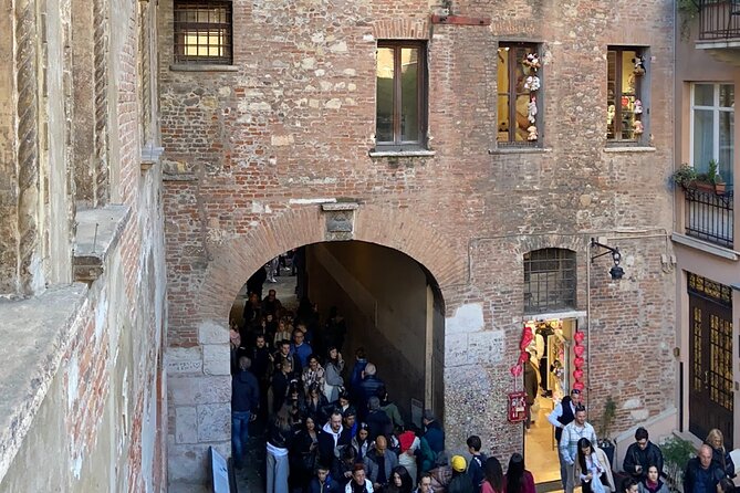 Verona: Juliets House Fast-Track Entry Ticket & Audio Guide - The Balcony and Photo Opportunities