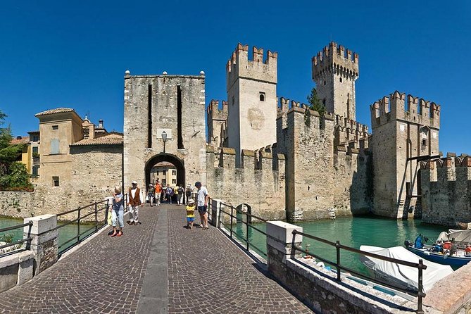 Verona & Lake Garda with boat ride. Full day tour from Milan - Visiting Sirmione and the Scaliger Castle